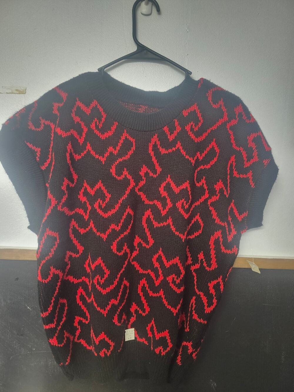 Vintage red and black zig zag short sleeve sweater acrylic XL